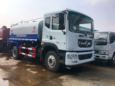 东风D9新款(国五)12吨洒水车图片
